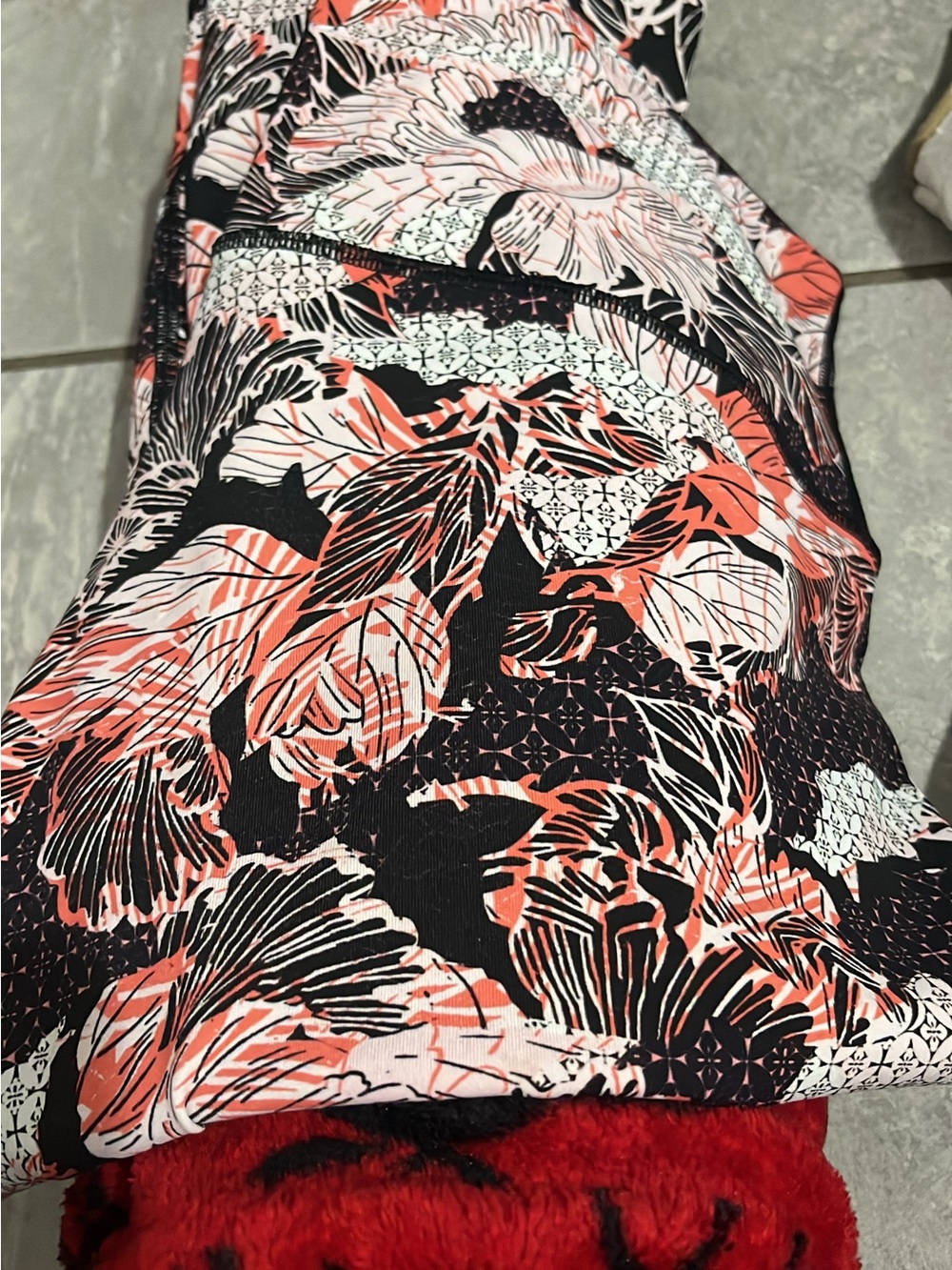 Floral  - Coral, Black & White lululemon